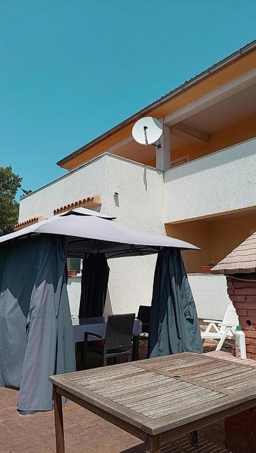 Apartmani Katarina Mundanije Exterior photo