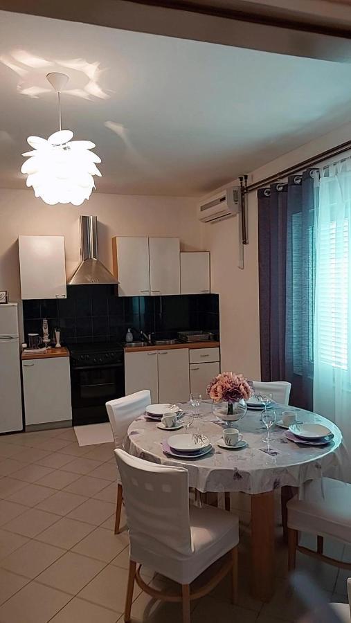 Apartmani Katarina Mundanije Exterior photo