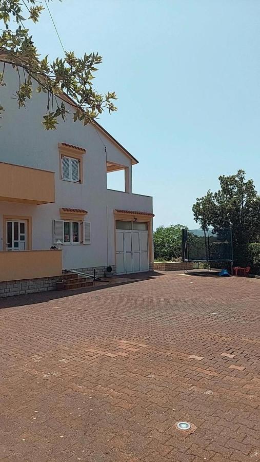 Apartmani Katarina Mundanije Exterior photo
